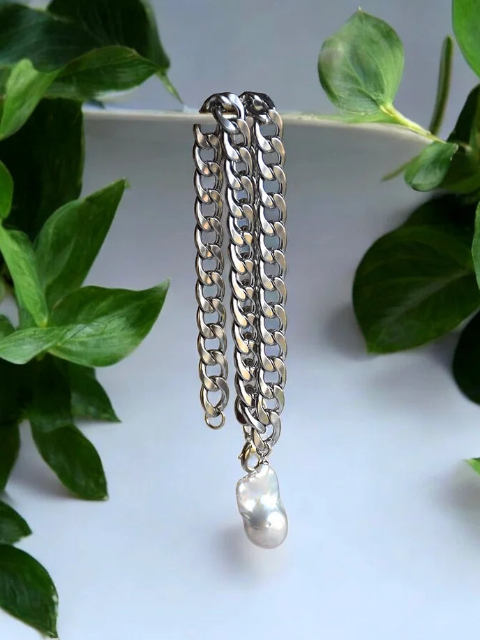 Collier baroque en or blanc et perles