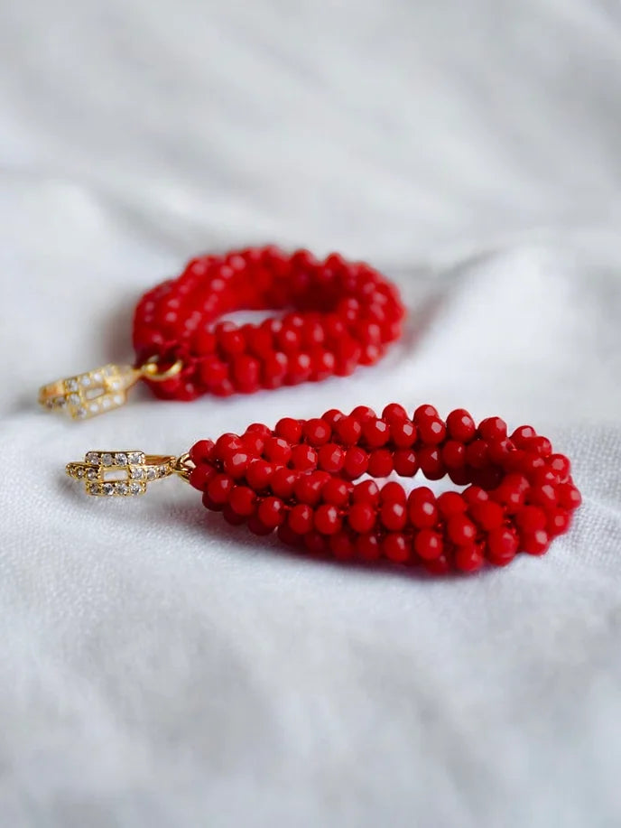 Les boucles d'oreilles rouges Nina