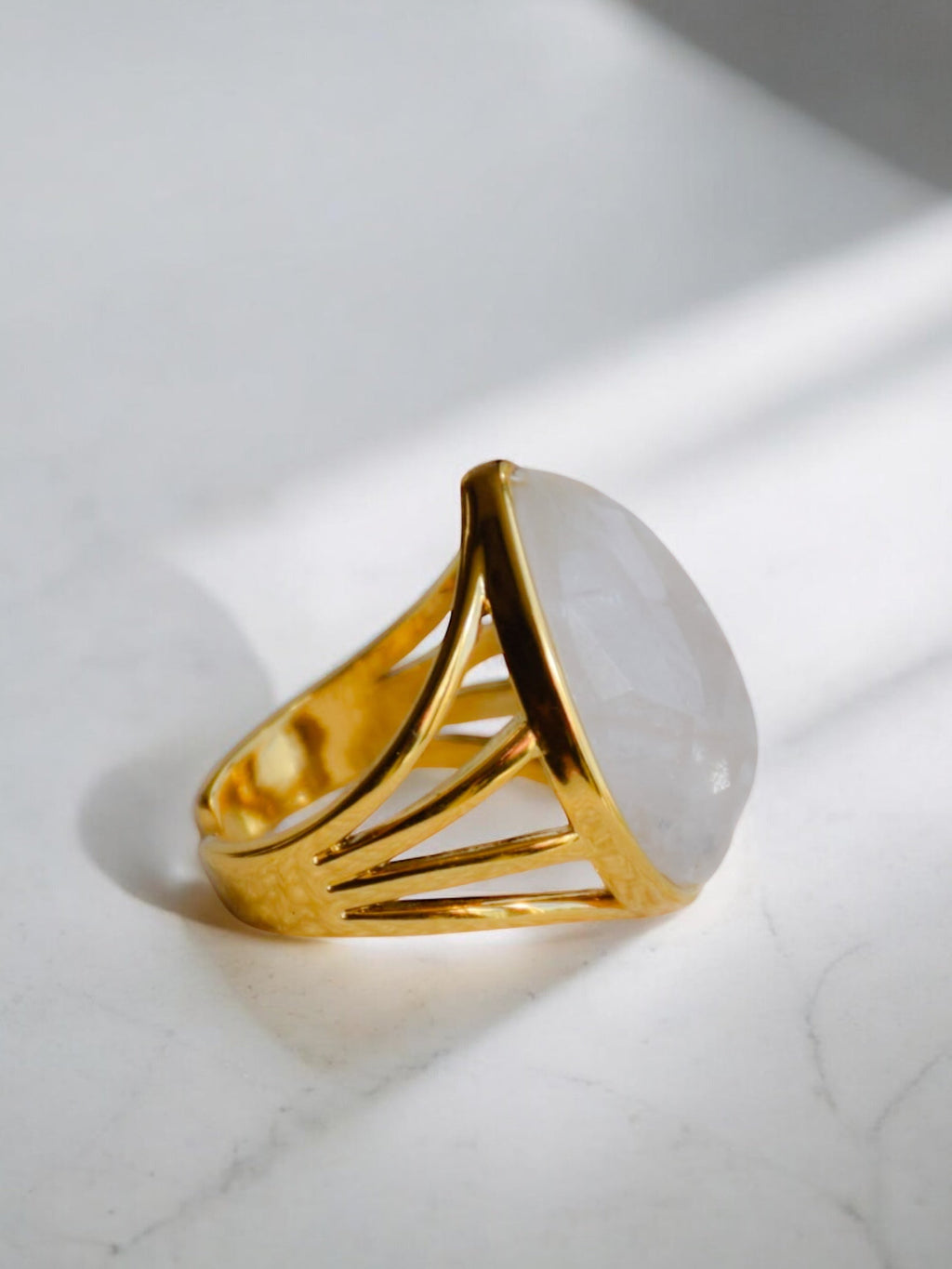 Bague de beauté en quartz clair