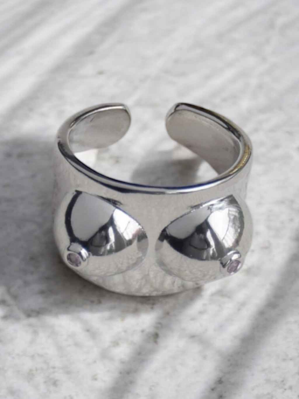 Bague en argent pour les seins