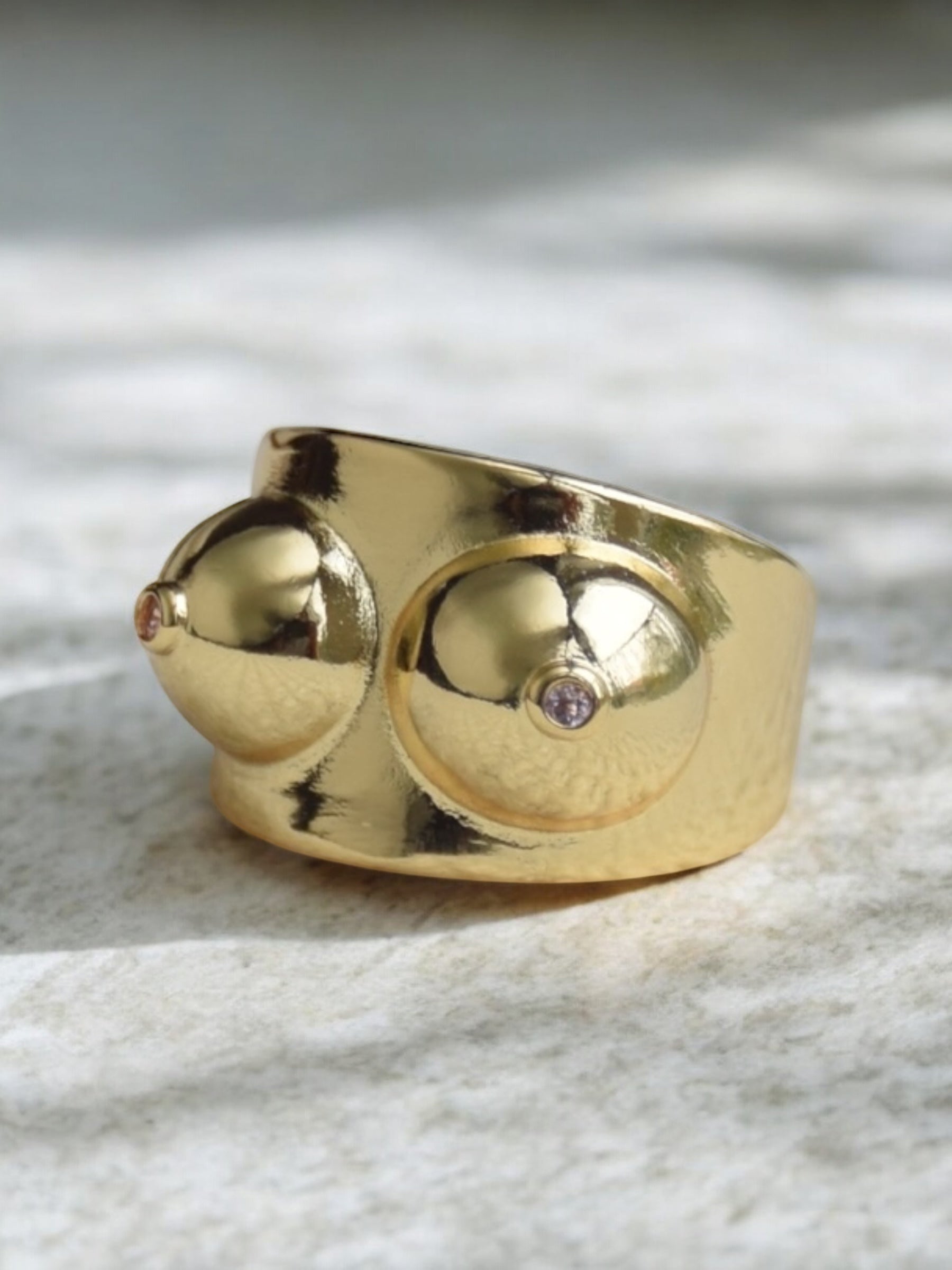 Bague en or pour les seins