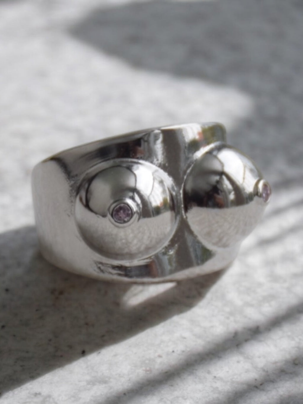 Bague en argent pour les seins