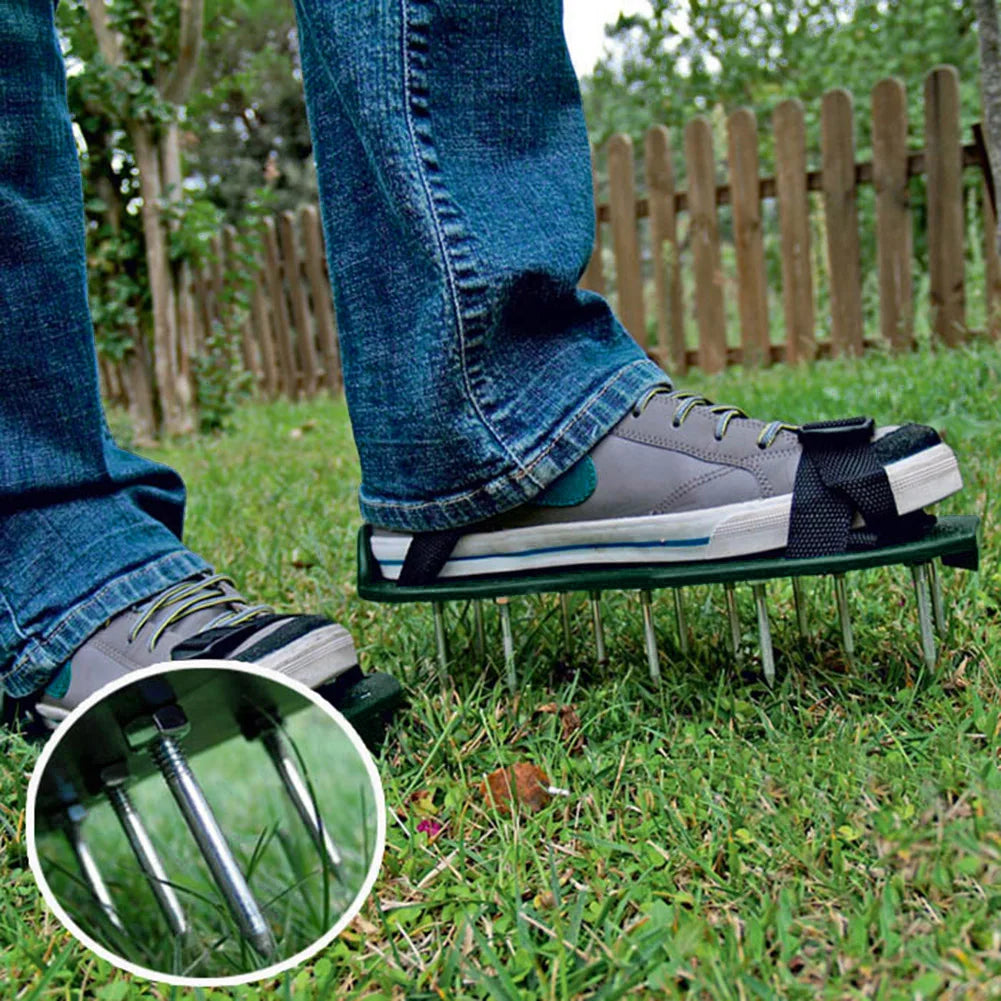 Chaussures aérateurs de pelouse