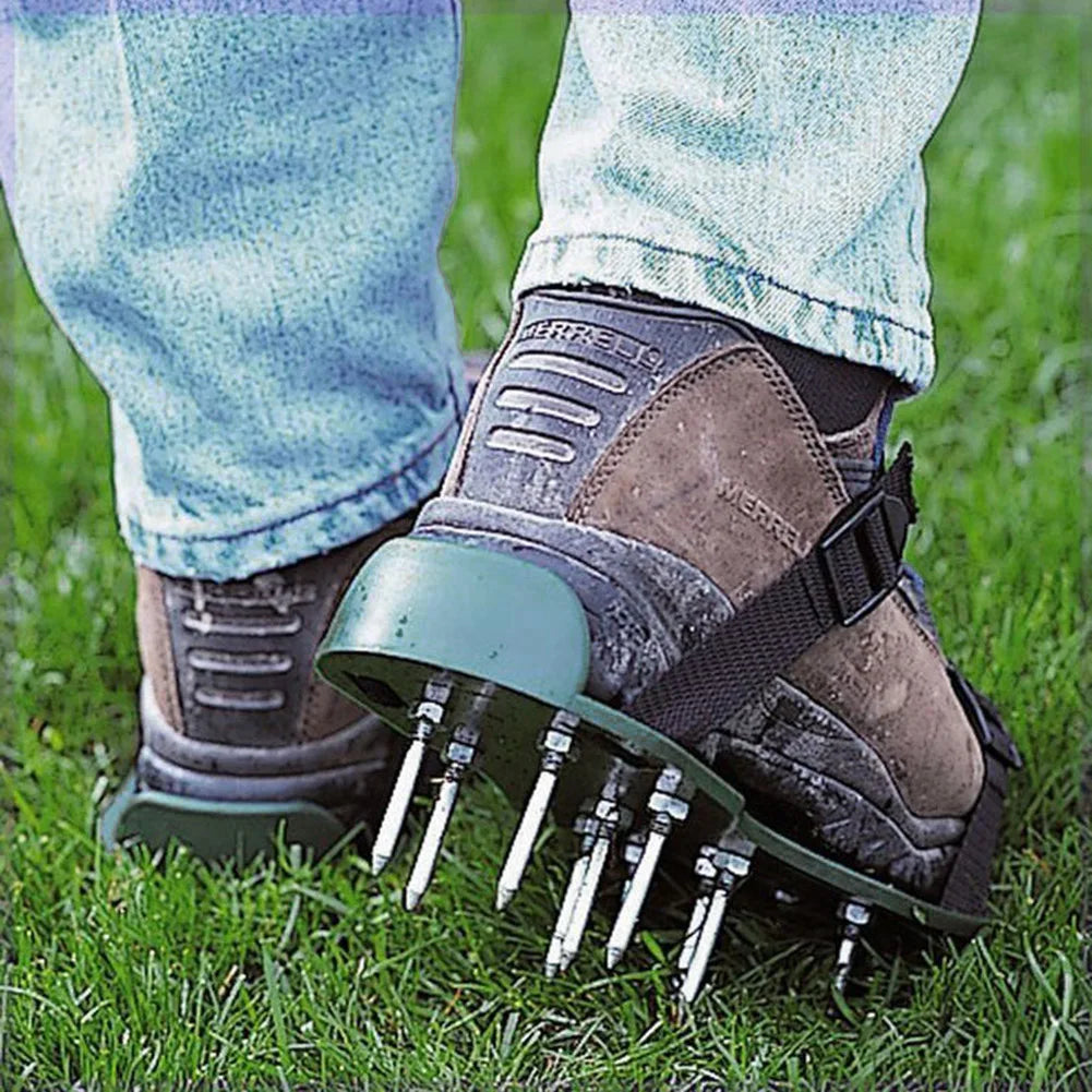 Chaussures aérateurs de pelouse