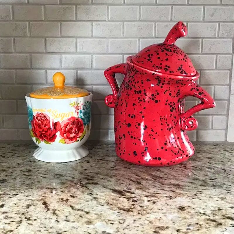 Burk med Attityd – Lekfull Köksburk i Trendig Design