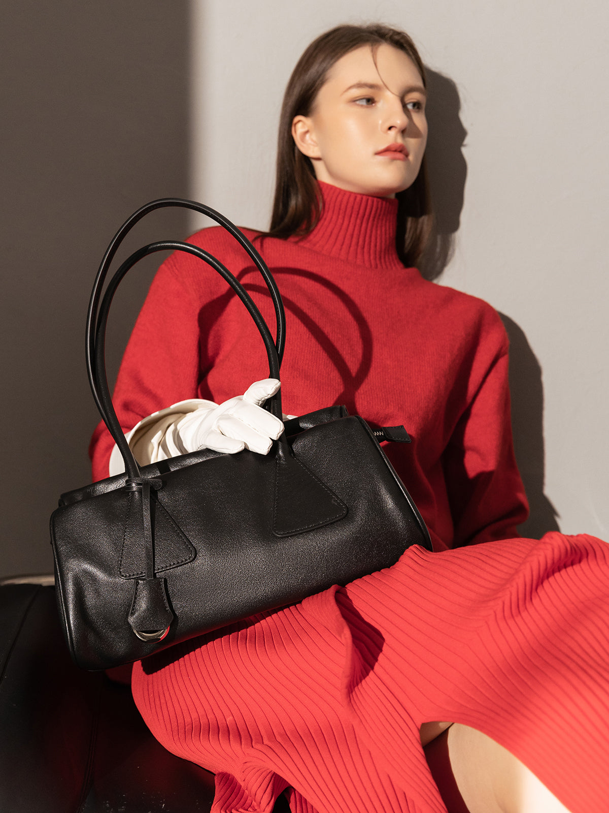 Classic Baguette Leather Shoulder Bag-4