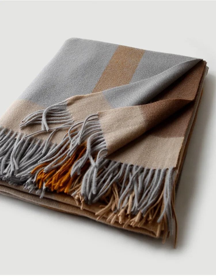 Lyxig Lammullsfilt med Fransar – Perfekt för Hem, Resor & Mysiga Stunder