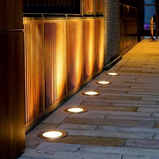 Trådlösa LED-solcellsträdgårdslampor - Skapa den perfekta atmosfären i din trädgård!